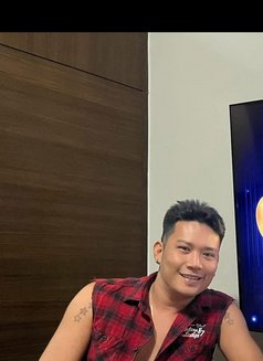 Massuer Shin Taru - Male escort in Manila Photo 3 of 7