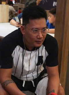 Massuer Shin Taru - Male escort in Manila Photo 4 of 7