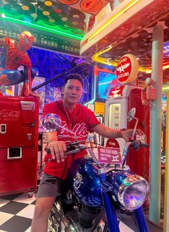 Massuer Shin Taru - Male escort in Manila Photo 6 of 7