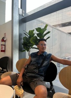 Massuer Shin Taru - Male escort in Manila Photo 7 of 7