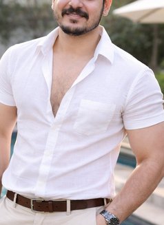 Master Vivek 7inch - Male escort in Bangalore Photo 3 of 5