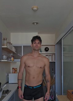 Mat - Male escort in Dubai Photo 2 of 7