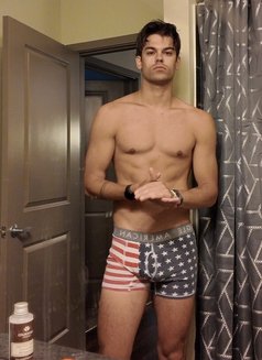 Mat - Male escort in Dubai Photo 4 of 7