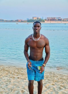 Mathew - Male companion in Dubai Photo 1 of 12