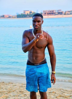 Mathew - Male companion in Dubai Photo 3 of 12