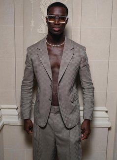 Mathew - Male companion in Dubai Photo 5 of 12