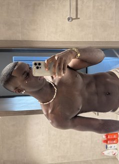 Mathew - Male companion in Dubai Photo 11 of 12