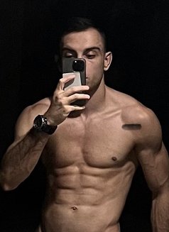 Mathew Veda Swiss Athlete BWC - Male escort in Hanoi Photo 3 of 8