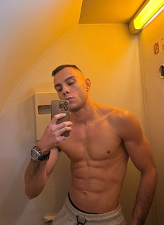 Mathew Veda Swiss Athlete BWC - Male escort in Hanoi Photo 1 of 8