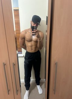 Mathias Escort Massage - Male escort in Dubai Photo 4 of 8