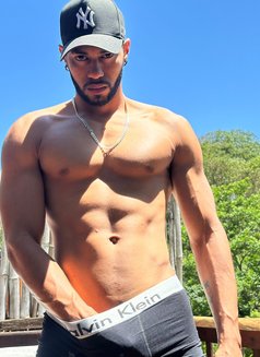 Mathias Escort Massage - Male escort in Dubai Photo 5 of 8