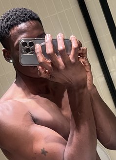 Matt - Male escort in Dubai Photo 4 of 8