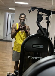 Hung for Ladies and Couples - Male escort in Dubai Photo 3 of 4