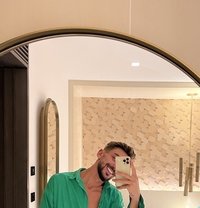 Mattew xxl - Male escort in Dubai Photo 4 of 7