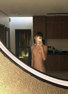 Sexy TWINK - Acompañantes masculino in Dubai Photo 1 of 5