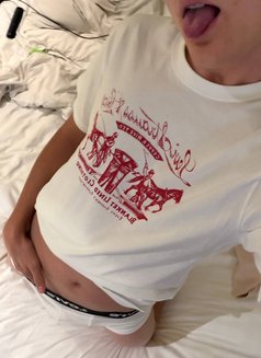 Sexy TWINK - Acompañantes masculino in Dubai Photo 2 of 5