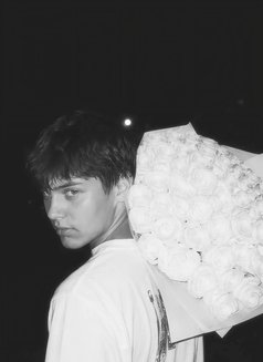 Matthew - Male escort in Dubai Photo 2 of 5