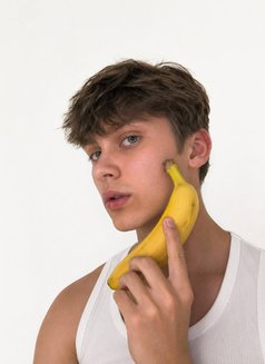 Matthew - Male escort in Dubai Photo 1 of 5