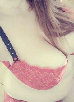 Mature and Voluoptious woman Is behind u - escort in Manila Photo 2 of 3