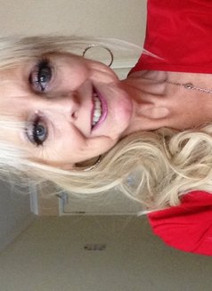 Mature Barbara - escort in Dubai Photo 8 of 13