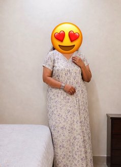 Mature & Dominant Shini Mallu - puta in Kozhikode Photo 1 of 2