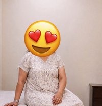 Mature & Dominant Shini Mallu - puta in Kozhikode