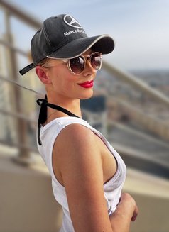 Mature Helen - puta in Al Manama Photo 3 of 8