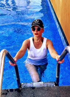Mature Helen - puta in Al Manama Photo 8 of 8