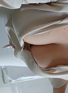 Mature Maria - escort in Dubai Photo 2 of 3