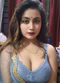 Mature Married Housewife - puta in Mumbai Photo 2 of 2