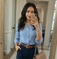 Mature & petite companion - escort in Hong Kong Photo 3 of 9