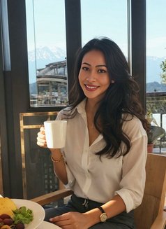 Mature & petite companion - escort in Hong Kong Photo 8 of 10