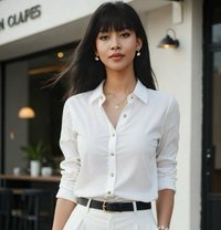 Mature & petite companion - escort in Hong Kong