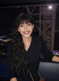 Mature & petite companion - escort in Hong Kong Photo 3 of 8