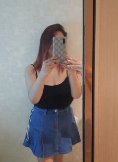 Mature Woman here-Young and Matured men - escort in Hong Kong Photo 3 of 5