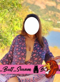 Mature Woman - puta in Pune Photo 1 of 9