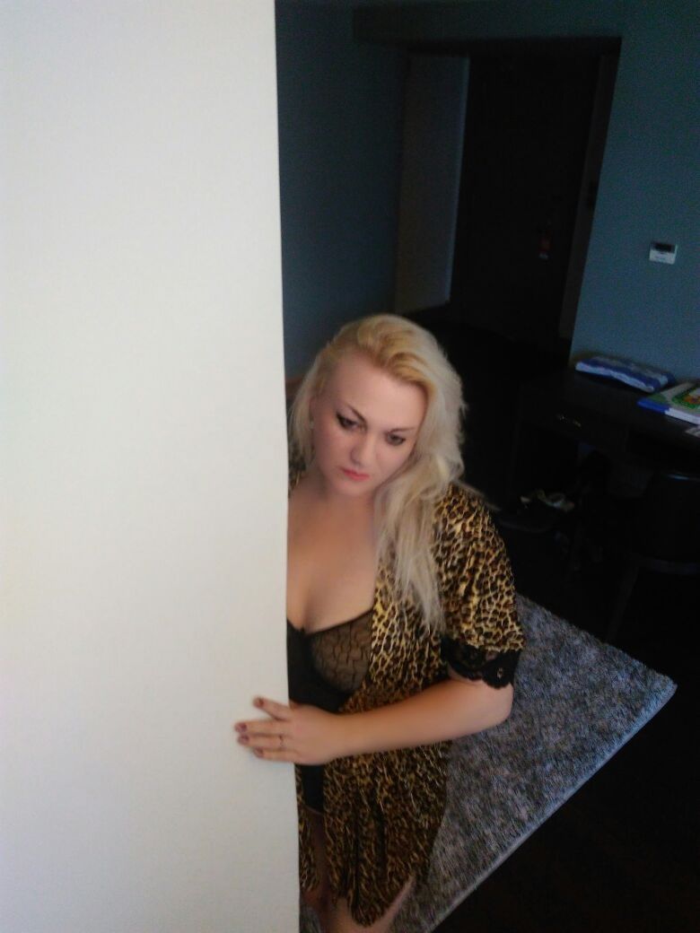 Mature Female Escort 57