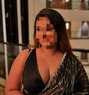 Mature Women - puta in Kochi Photo 1 of 3