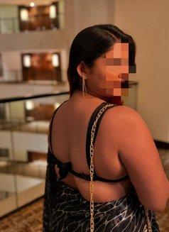 Mature Women - puta in Chandigarh Photo 2 of 3