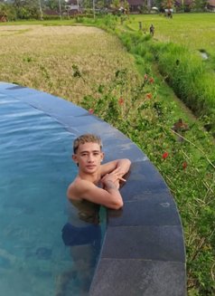Maudrik Alzahra - Male escort in Bali Photo 2 of 9