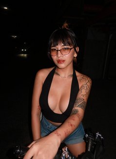 Mauiolis - Transsexual escort in Makati City Photo 1 of 4