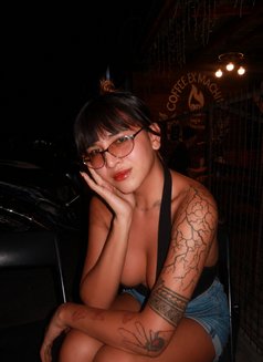 Mauiolis - Transsexual escort in Makati City Photo 2 of 4