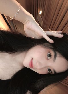 Mauline new comer - escort in Singapore Photo 1 of 12