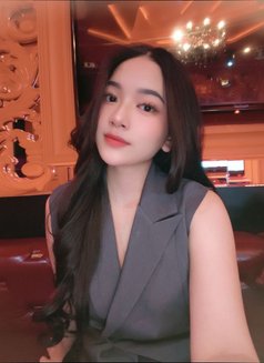 Mauline new comer - escort in Singapore Photo 3 of 12