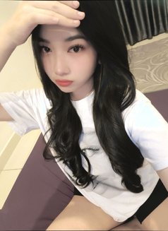 Mauline new comer - escort in Singapore Photo 4 of 12