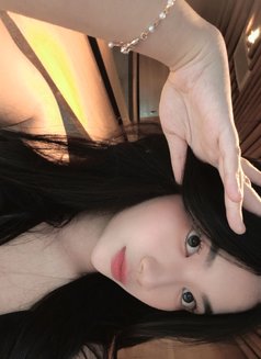 Mauline new comer - escort in Singapore Photo 5 of 12