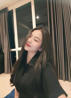 Mauline new comer - escort in Singapore Photo 6 of 12