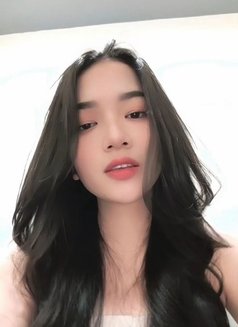 Mauline new comer - escort in Singapore Photo 7 of 12