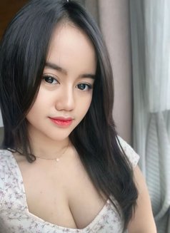 Maura - escort in Bali Photo 4 of 9