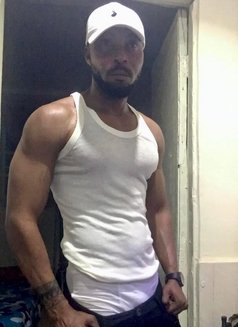 Maurice - masseur in Abuja Photo 1 of 3